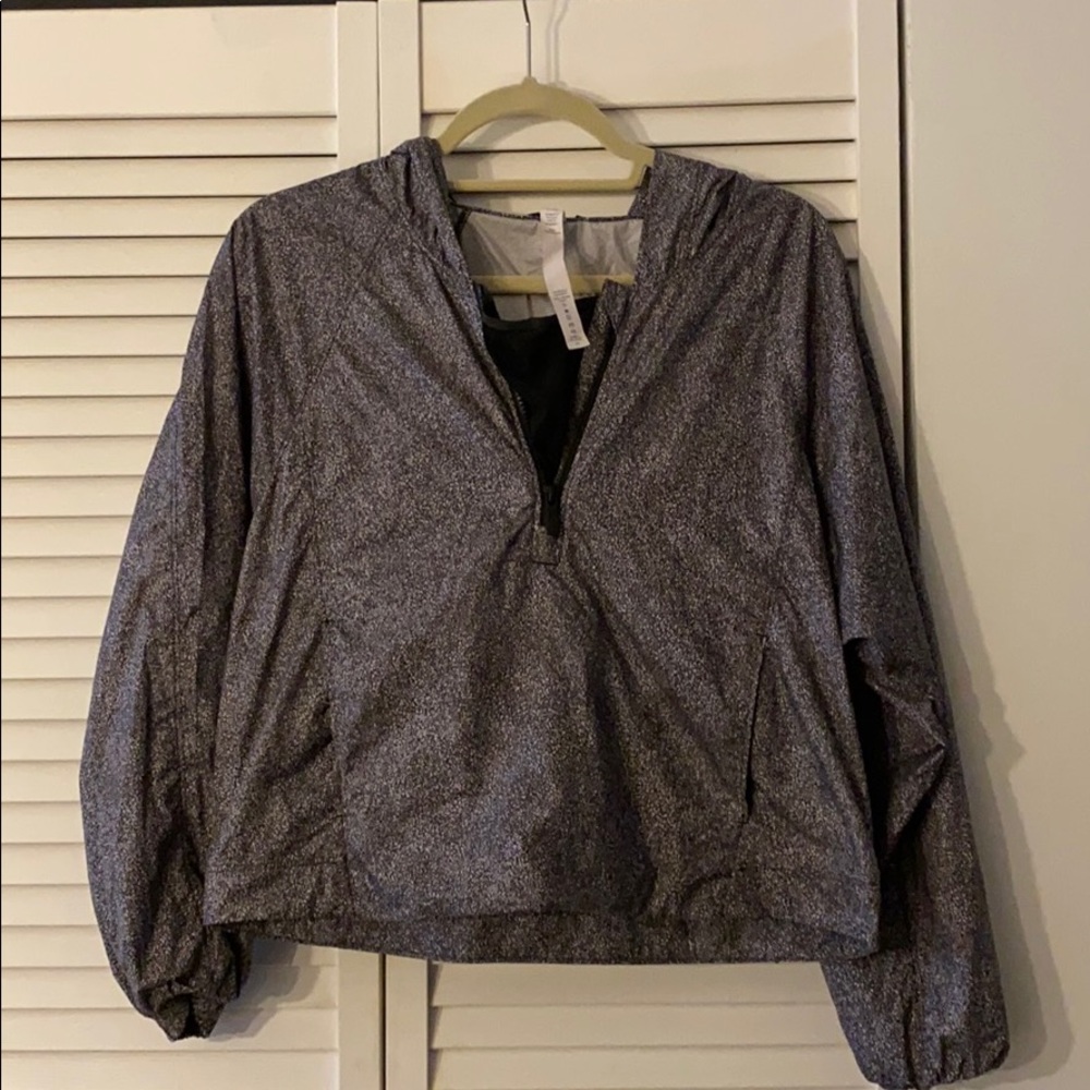 Lululemon cropped running wind breaker
